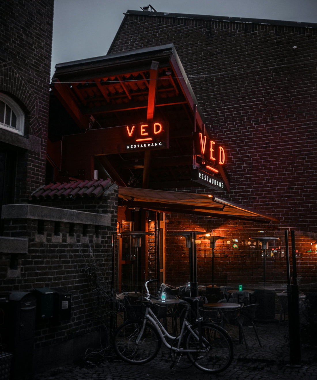 Ved neon light signage