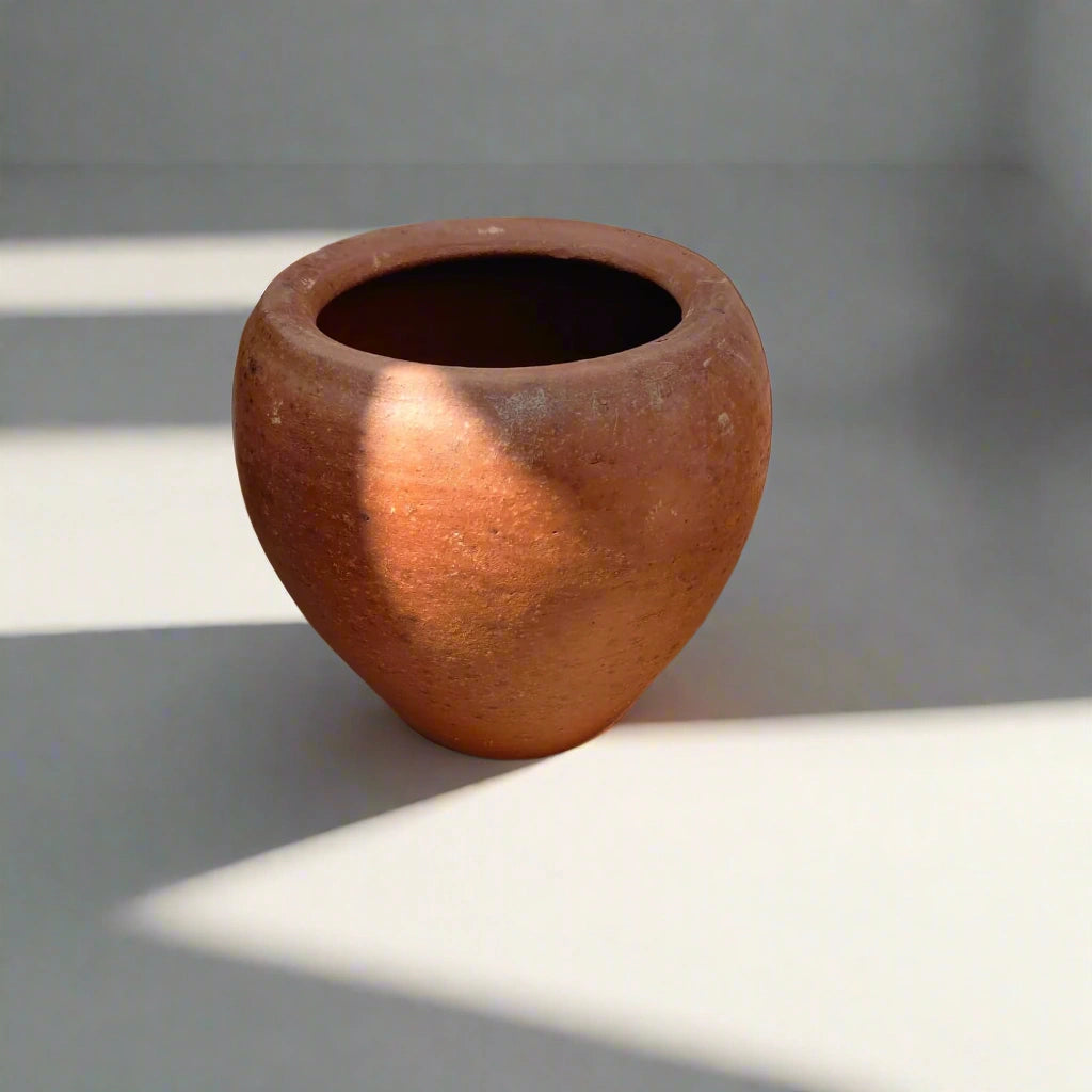 Buy terracotta plant pot from Idyl